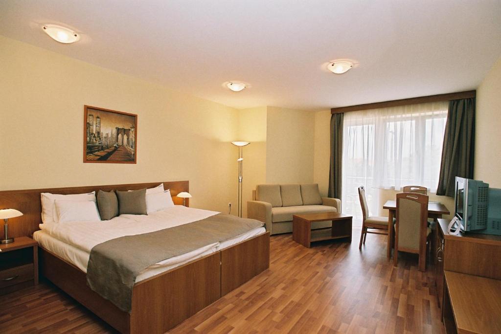 Panorama Wellness Apartman Hotel ไฮจ์ดุสโซบอสโล ภายนอก รูปภาพ