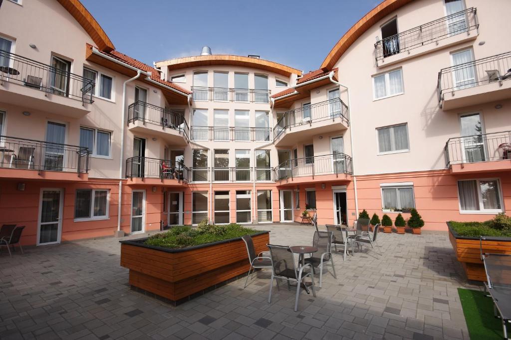 Panorama Wellness Apartman Hotel ไฮจ์ดุสโซบอสโล ภายนอก รูปภาพ